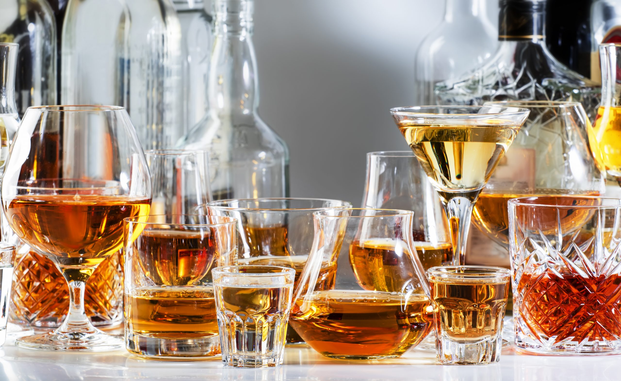 https://www.maidstonedental.com.au/wp-content/uploads/2022/06/strong-alcohol-drinks-2021-09-04-14-56-56-utc-scaled.jpg